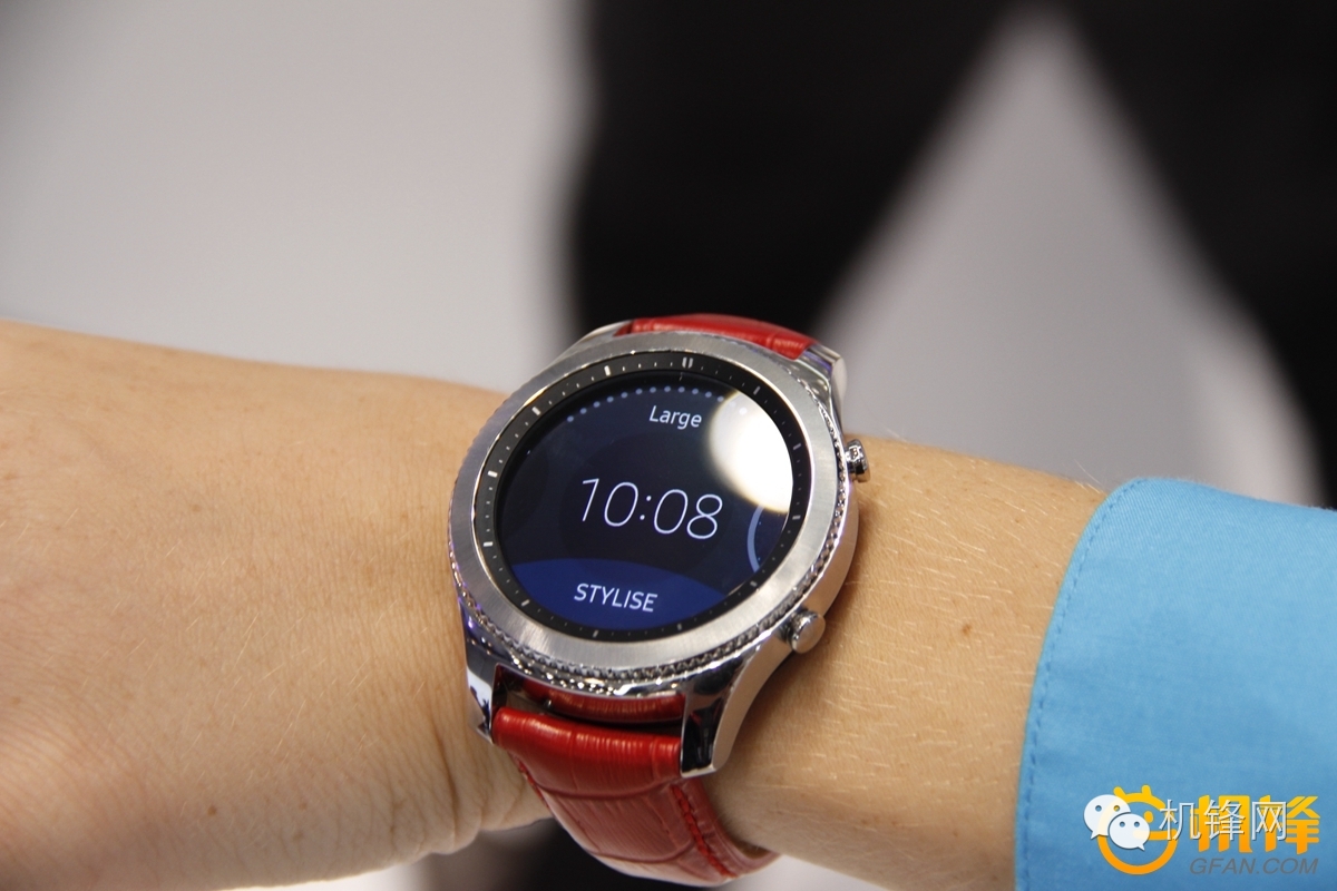 支持GPS和支付功能三星GearS3美图一览