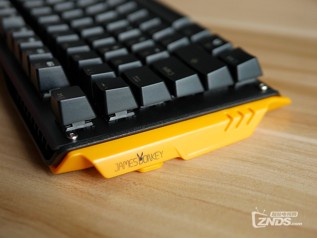 手感嘎嘣脆的佳隆达轴——贱驴619打滚87键青轴机械键盘体验
