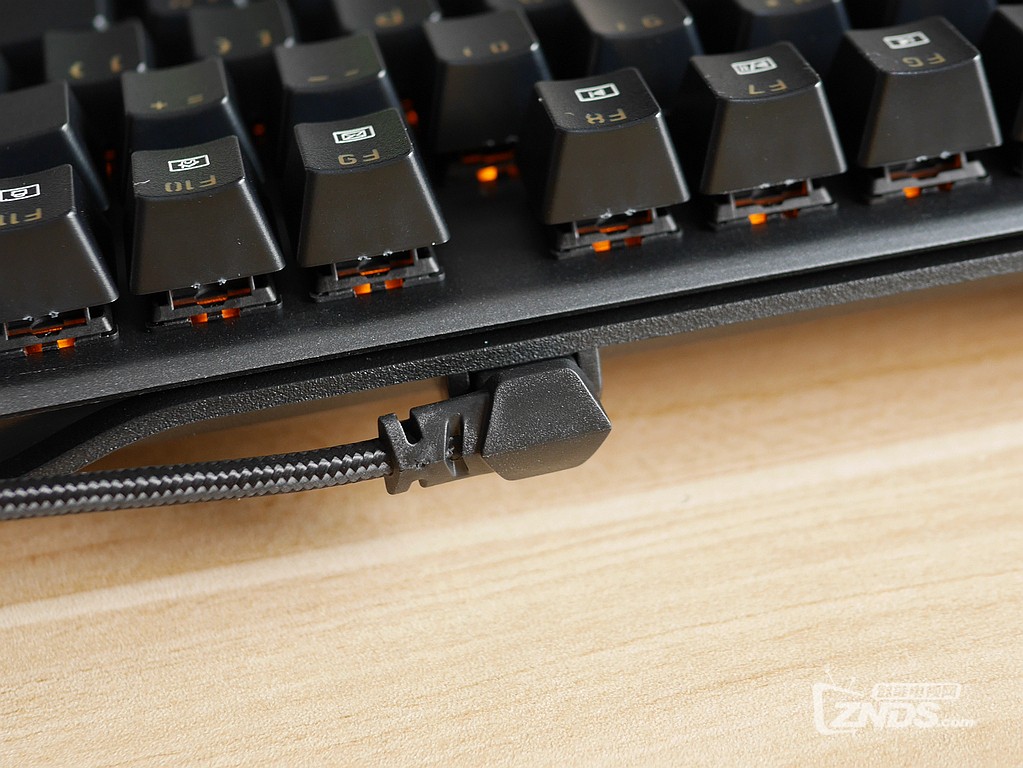 手感嘎嘣脆的佳隆达轴——贱驴619打滚87键青轴机械键盘体验