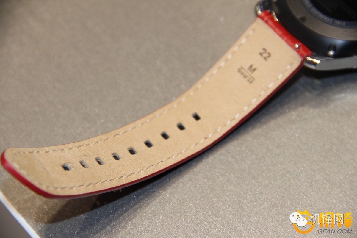 支持GPS和支付功能三星GearS3美图一览