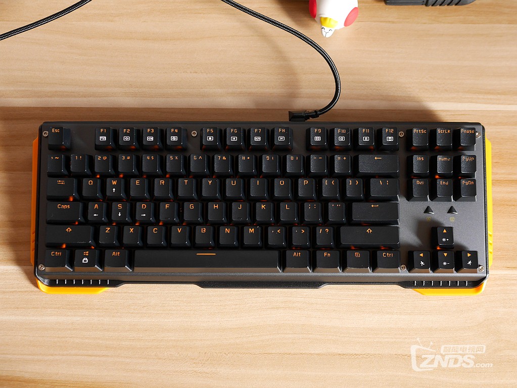 手感嘎嘣脆的佳隆达轴——贱驴619打滚87键青轴机械键盘体验