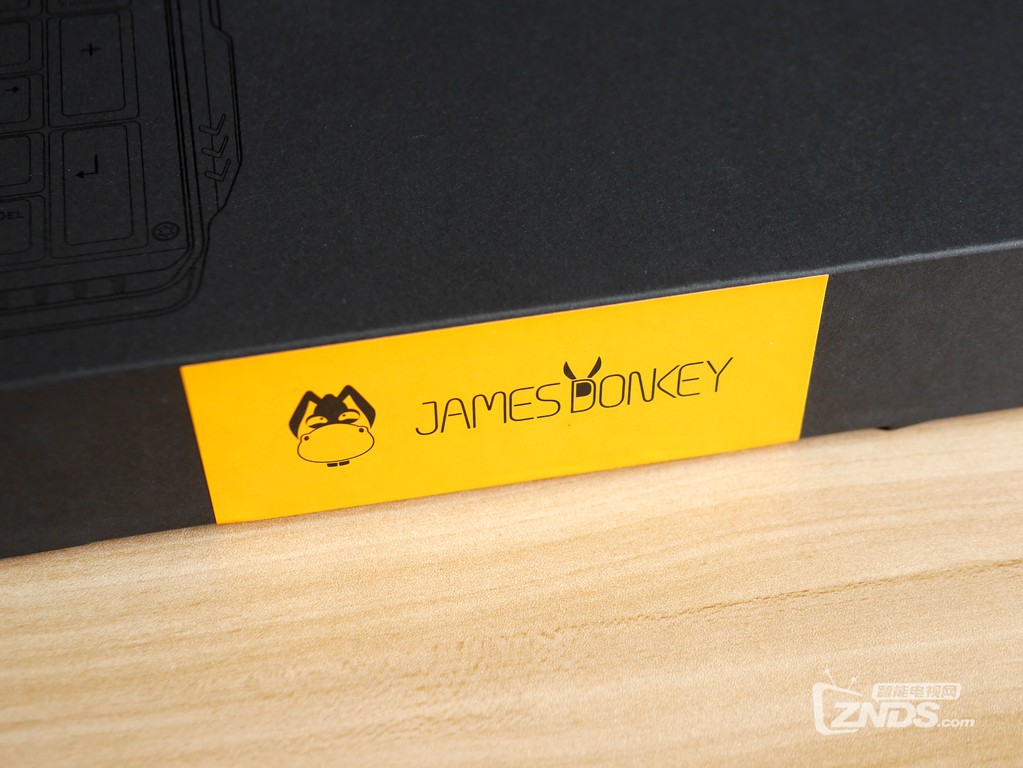 手感嘎嘣脆的佳隆达轴——贱驴619打滚87键青轴机械键盘体验