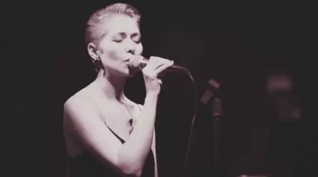 鎴戞湁閰掍綘鏈夋晠浜嬪悧涓ゅ紶鍥剧墖,鎴戞湁閰掍綘鏈夋晠浜嬪悧gif琛ㄦ儏