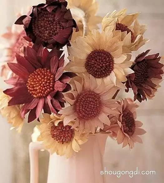 玉米叶做仿真花的方法，你也可以制作一朵哦