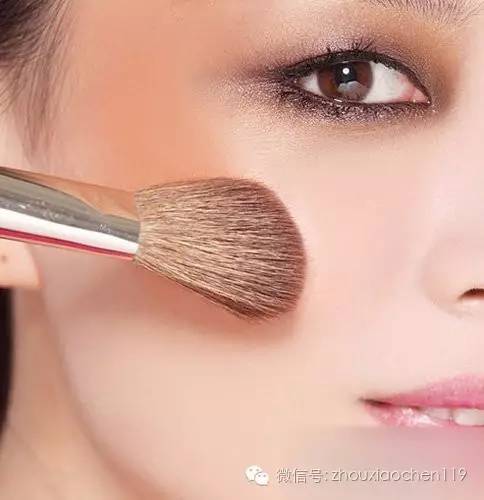 美瞳为什么会辣眼睛,美瞳戴的辣眼睛