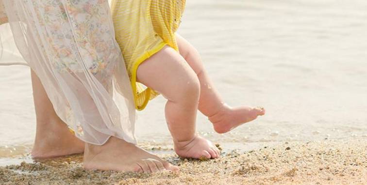 过早的让宝宝学站立的危害,过早学习对孩子有危害吗