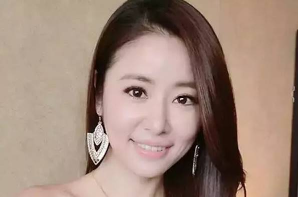 圆脸显瘦发型,圆脸留什么发型好看又时尚