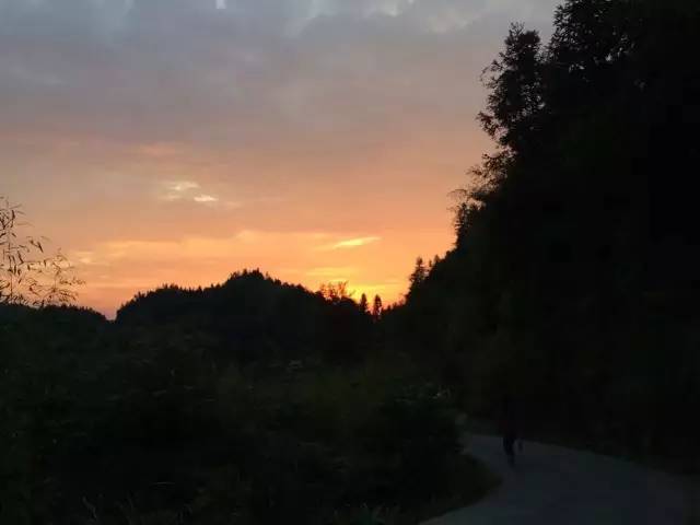 活法｜最好的*眠药安**，就是伸手不见五指