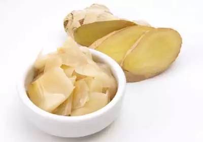 常州一媳妇把用剩的姜块埋在泥土里，一个月后奇迹发生了！