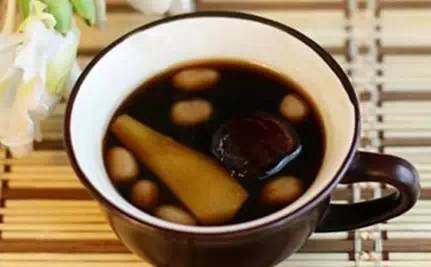 常州一媳妇把用剩的姜块埋在泥土里，一个月后奇迹发生了！