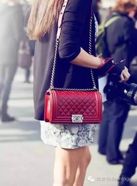 吃着月饼,吃着月饼赏着月亮会有好运吗