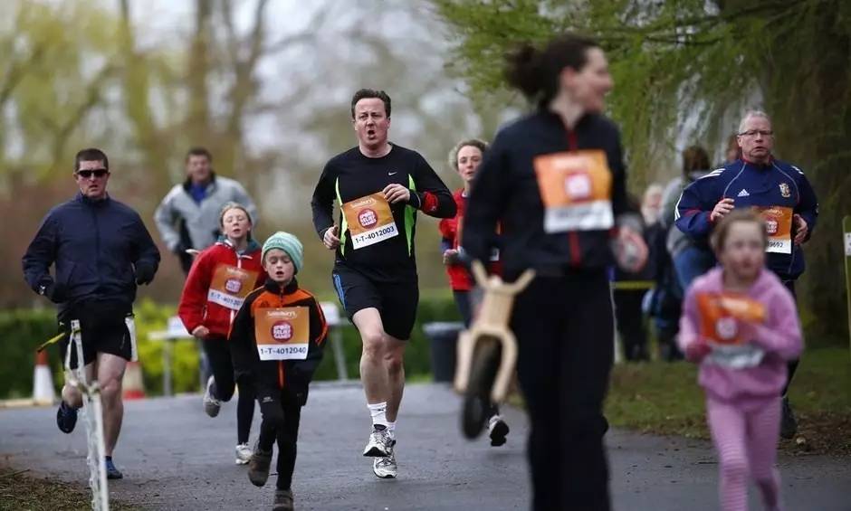 卡梅伦的“退休”生活:逛吃、逛吃、逛吃