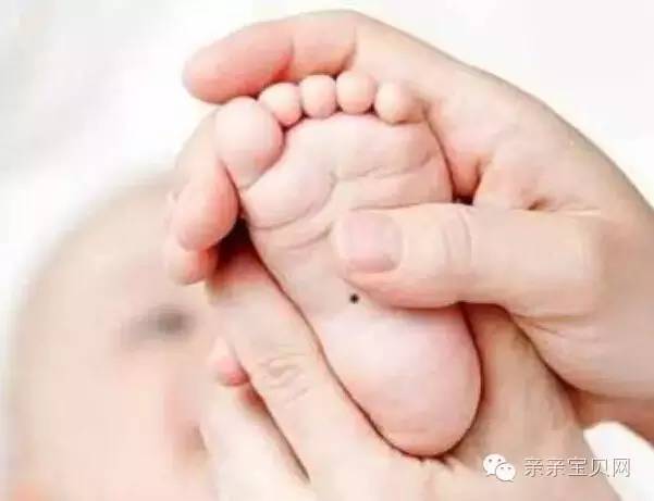 红痣与黑痣对人体健康的影响,红痣竟是健康信号灯