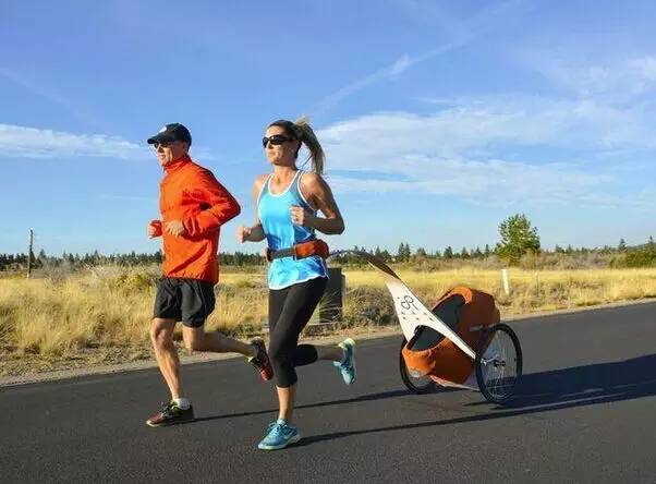 极客爸爸给婴儿车装上了125CC的摩托车发动机边参赛奥运边“遛”小孩？｜905出行设计师