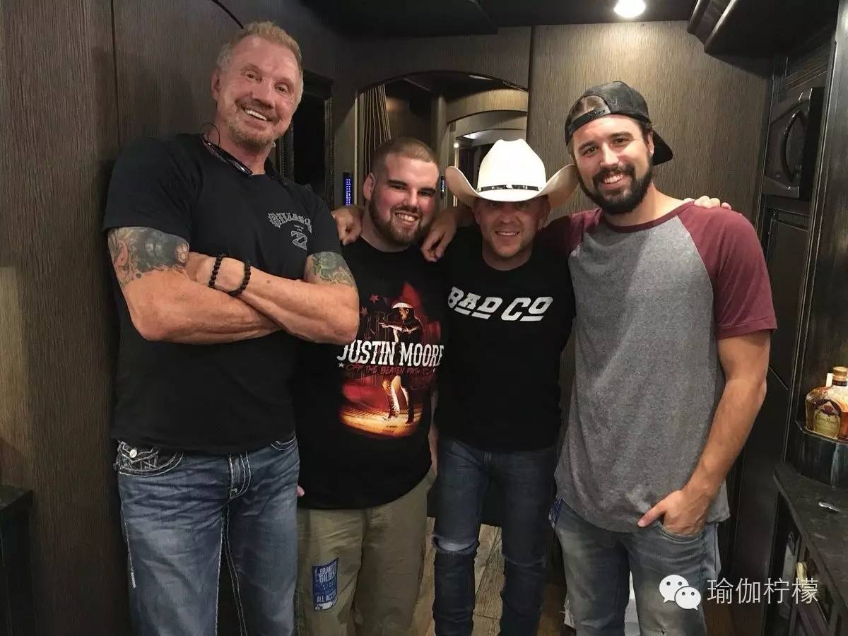 这些震撼人心的瑜伽奇迹，都是他创造的！