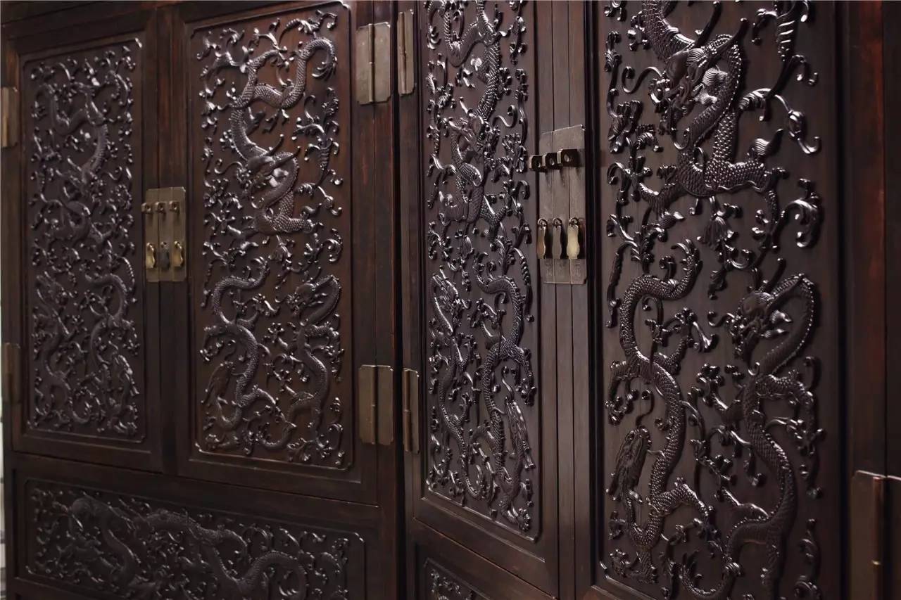 以9315万元刷新世界纪录的紫檀大柜，有你不知道的背后故事|退藏