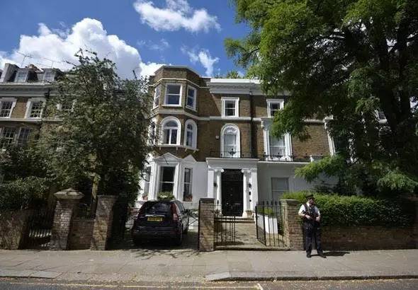 卡梅伦的“退休”生活:逛吃、逛吃、逛吃