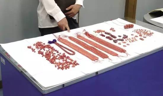 壹闻：修补漏水天花板发现400年前名画估值8.8亿