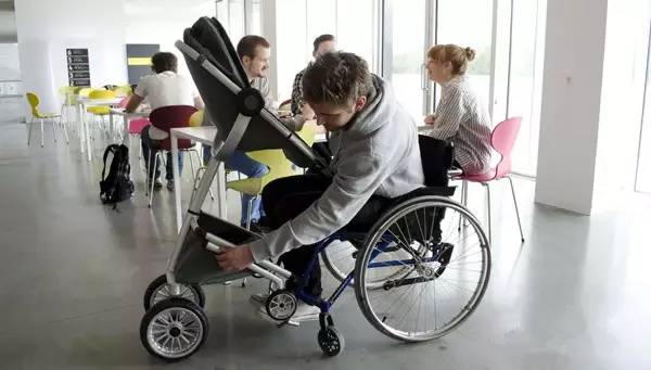 极客爸爸给婴儿车装上了125CC的摩托车发动机边参赛奥运边“遛”小孩？｜905出行设计师