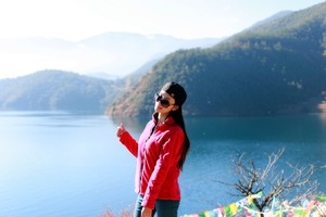 初冬的泸沽湖视频,初冬泸沽湖的水