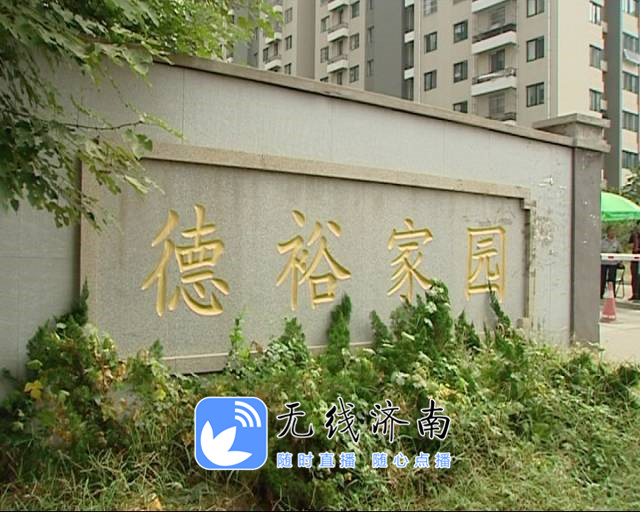 一夜之间小区内二十多辆车被砸,小区门口20多辆车一夜被砸