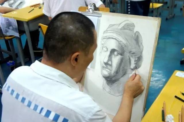 提篮桥监狱人员构成,提篮桥监狱服刑人员