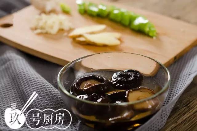 黄焖鸡米饭的做法视频教程,黄焖鸡米饭要怎么吃