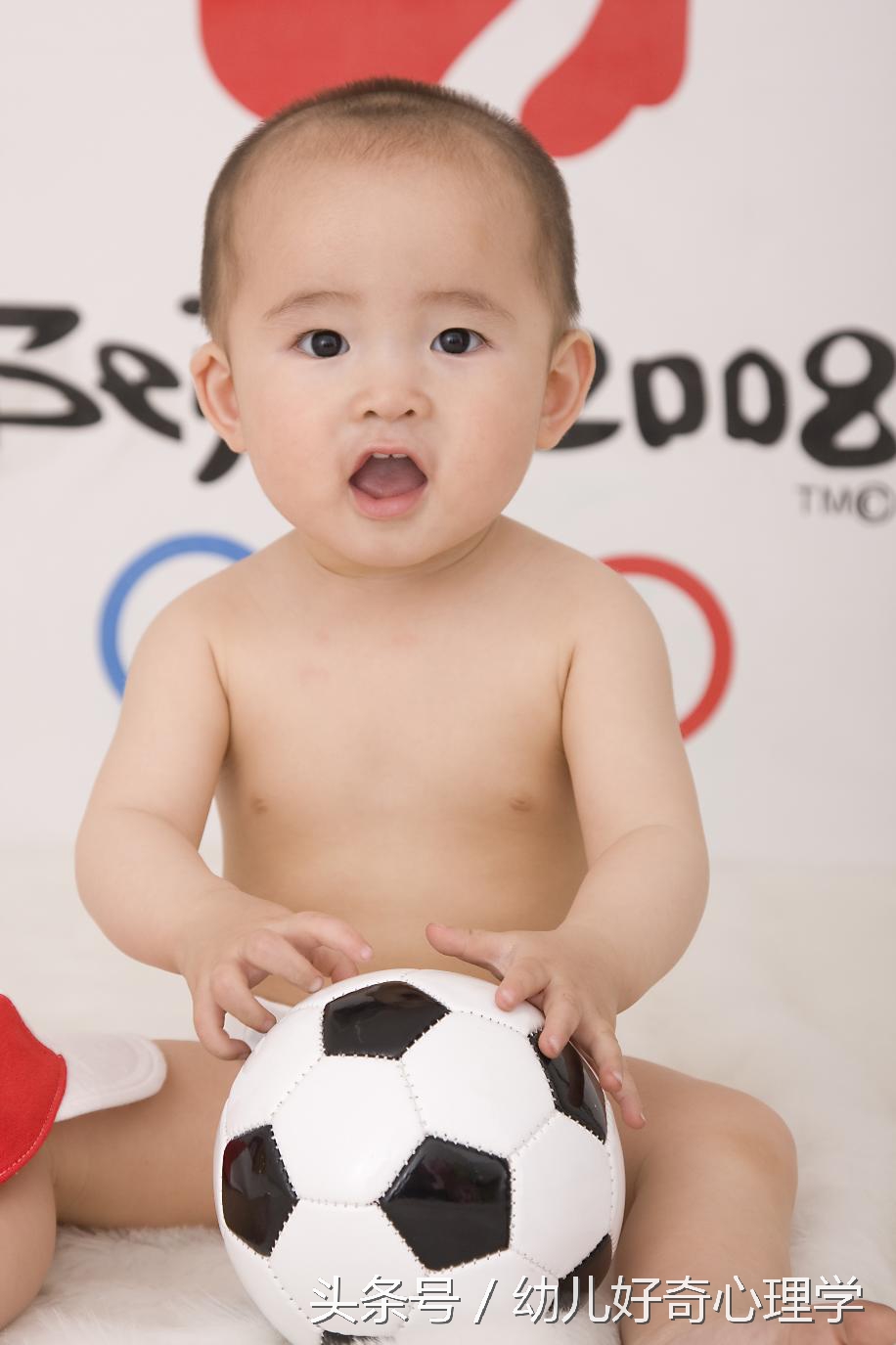 宝宝半夜一直哭要喝奶,宝宝半夜总是哭醒好多次