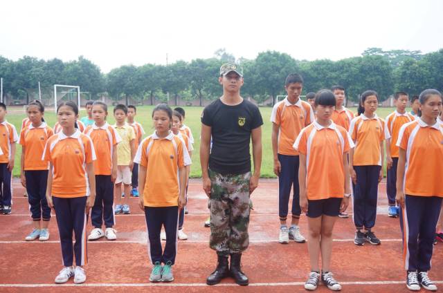 番禺丨多年后，你还记得那年初秋，南村中学操场上的“站军”