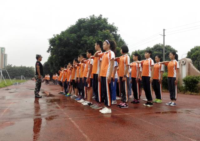 番禺丨多年后，你还记得那年初秋，南村中学操场上的“站军”