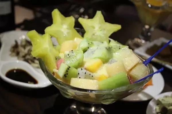 坪石第一家工业风清吧,在这里我可以泡一天。