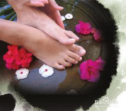 治疗脚后跟骨刺泡脚偏方大全,所有人都适合的祛湿扶正泡脚偏方