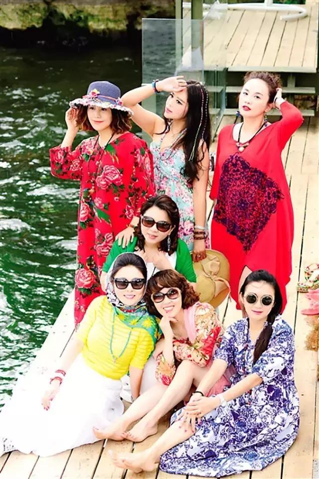 花2000万在重庆开餐厅,重庆八个女人开的火锅店