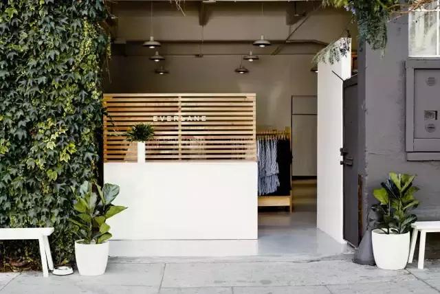 明星都在穿的时尚单品,普通人也能穿的明星单品