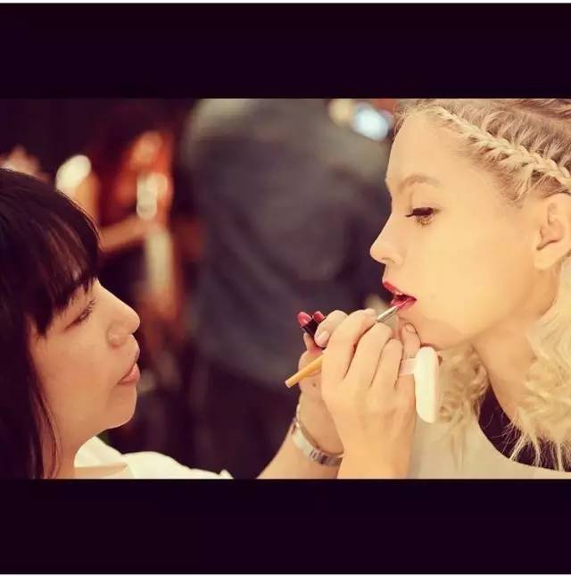 秋冬的系列妆容,21年秋冬流行妆容