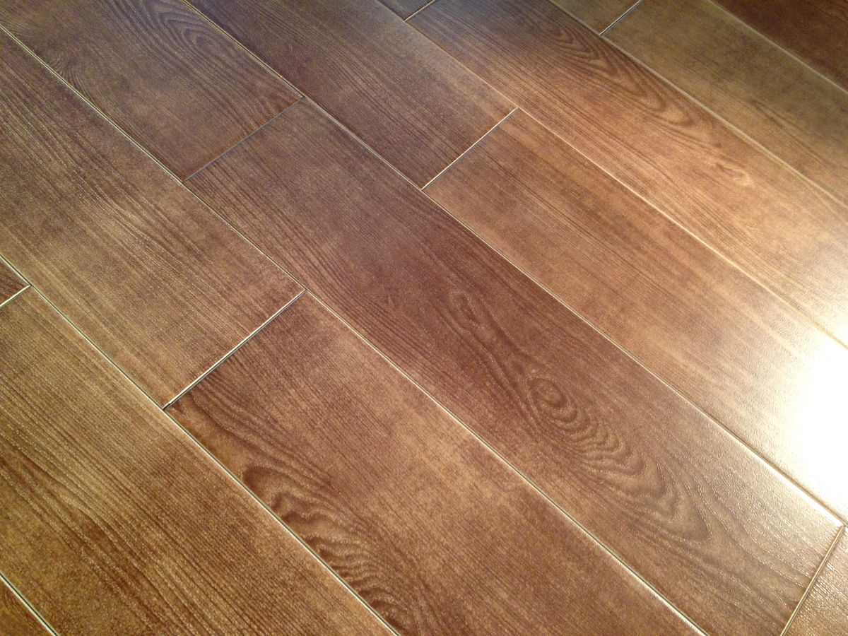 仿木纹地板砖是瓷砖吗,仿木纹地砖与瓷砖哪个好