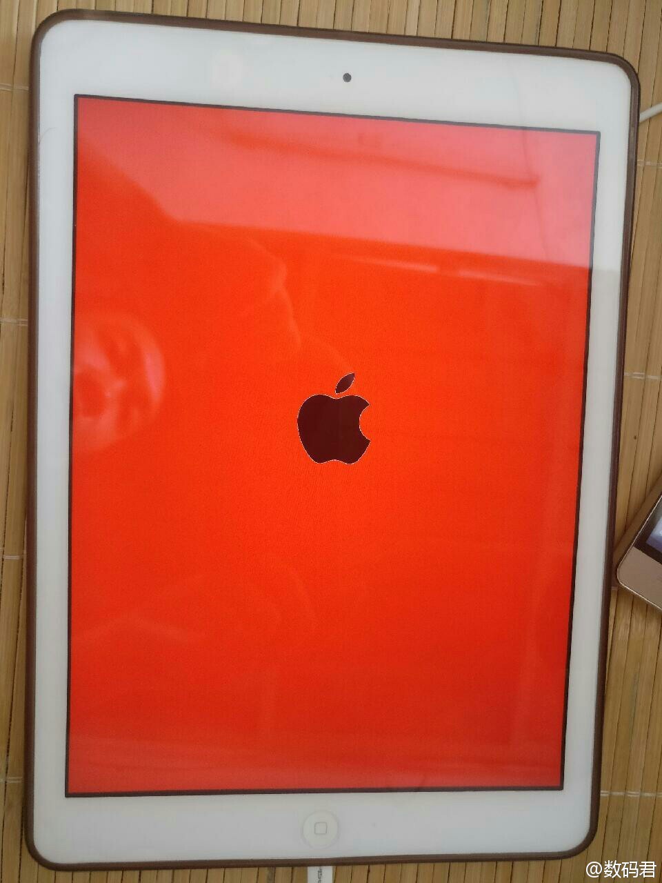 升级ipados16后屏幕出现线条,ipad升级ios后一直转圈