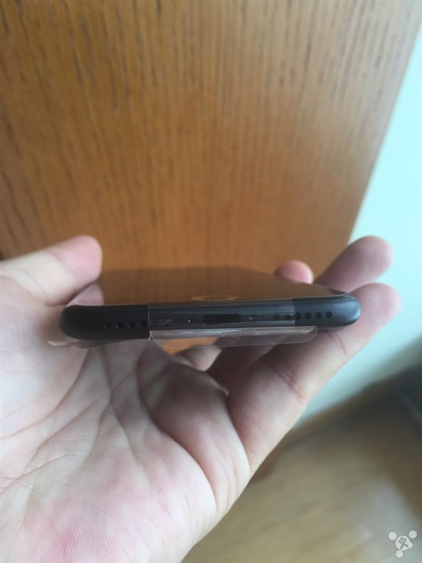 网友晒首批iPhone7开箱:黑色、玫瑰金成主流