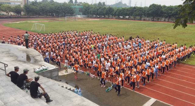 番禺丨多年后，你还记得那年初秋，南村中学操场上的“站军”