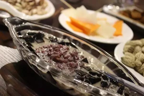 坪石第一家工业风清吧,在这里我可以泡一天。