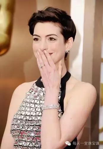 跟风买手串不如戴个手镯,既显气质又百搭!关键寓意好!