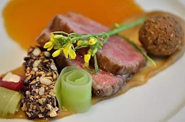 花2000万在重庆开餐厅,重庆八个女人开的火锅店