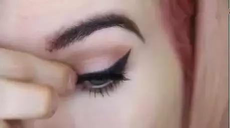 有闭口痘痘化的妆,脸上有粉刺痘痘怎么化底妆