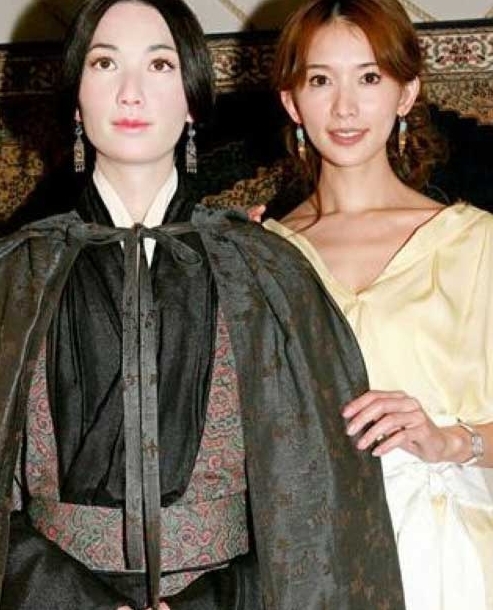 明星蜡像参差不齐，有的宛如双胞胎，有的像*气娃充**娃还是爆款！