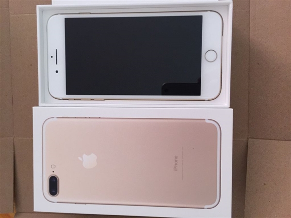 网友晒首批iPhone7开箱:黑色、玫瑰金成主流