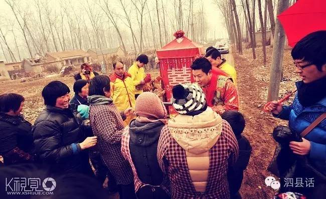 农村办婚礼拱门视频,婚礼在农村办好还是酒店好