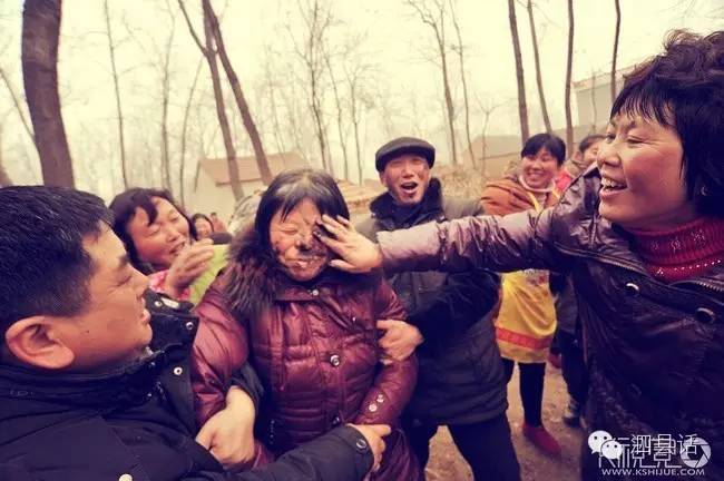 农村办婚礼拱门视频,婚礼在农村办好还是酒店好