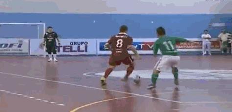 法尔考足球过人视频,室内足球皇帝法尔考