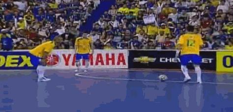 法尔考足球过人视频,室内足球皇帝法尔考