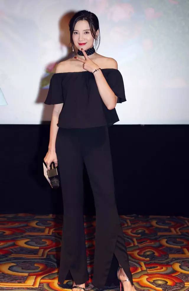 小宋佳的衣品太好了,剪完头发丑哭了